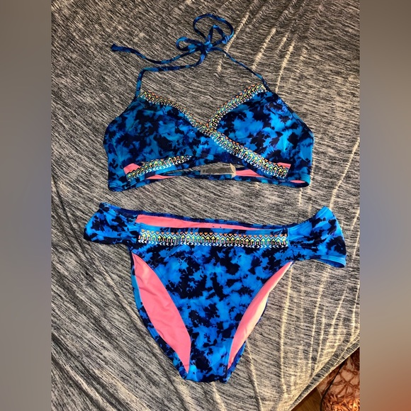 NWOT vs pink swimsuit *sold* - Picture 1 of 1